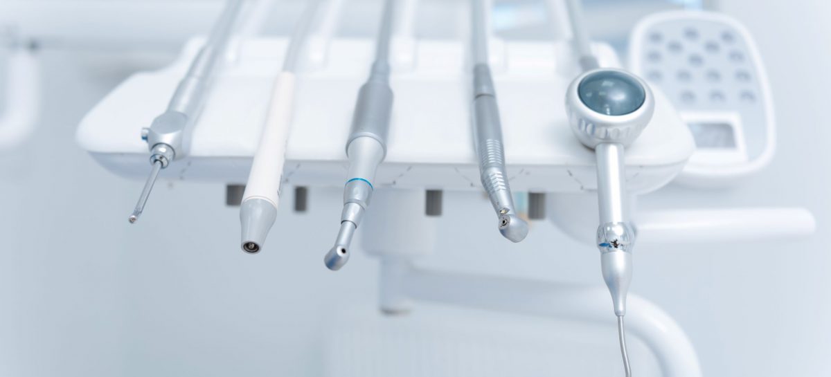 Inovație în stomatologie: echipament dentar care distruge virușii