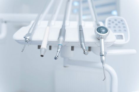 Inovaţie în stomatologie: echipament dentar care distruge viruşii