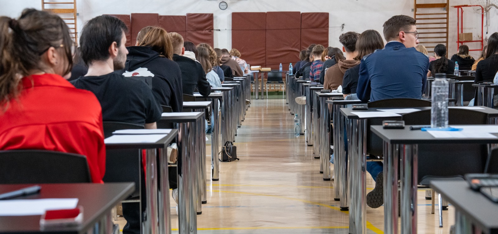 Viitorii studenţi la UMF „Iuliu Haţieganu” şi-au testat cunoştinţele la simularea examenului de admitere