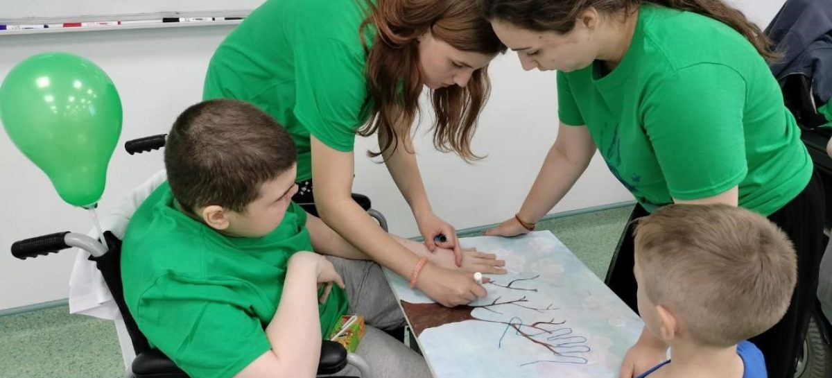 Trei mari provocări cu care se confruntă persoanele cu distrofie musculară Duchenne din România