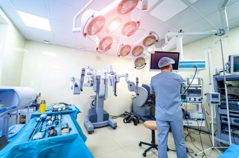 Primul transplant hepatic complet robotizat din lume într-un spital din Arabia Saudită