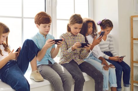 Unul din cinci părinţi americani se teme că adolescenţii lor sunt dependenţi de internet