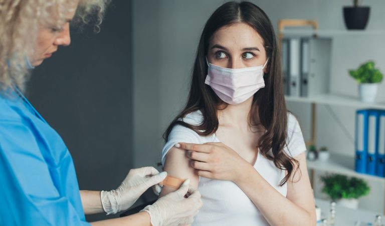 Tehnologia de vaccinare fără ace avansează către producţia de masă