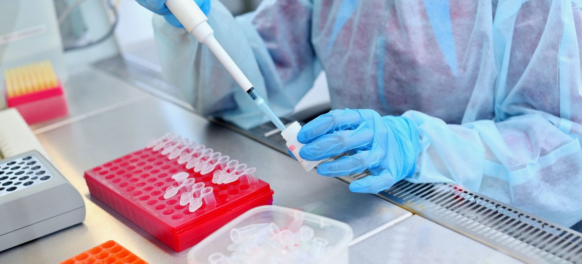 Un nou test de sânge ar putea oferi o depistare mai rapidă a unor cancere mortale frecvente