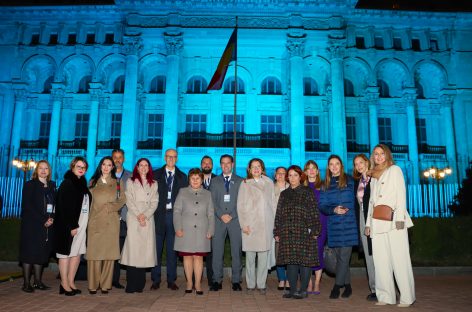 Fundaţia Renaşterea a marcat Ziua globală de eliminare a Cancerului de Col Uterin, iluminând în turcoaz Palatul Parlamentului