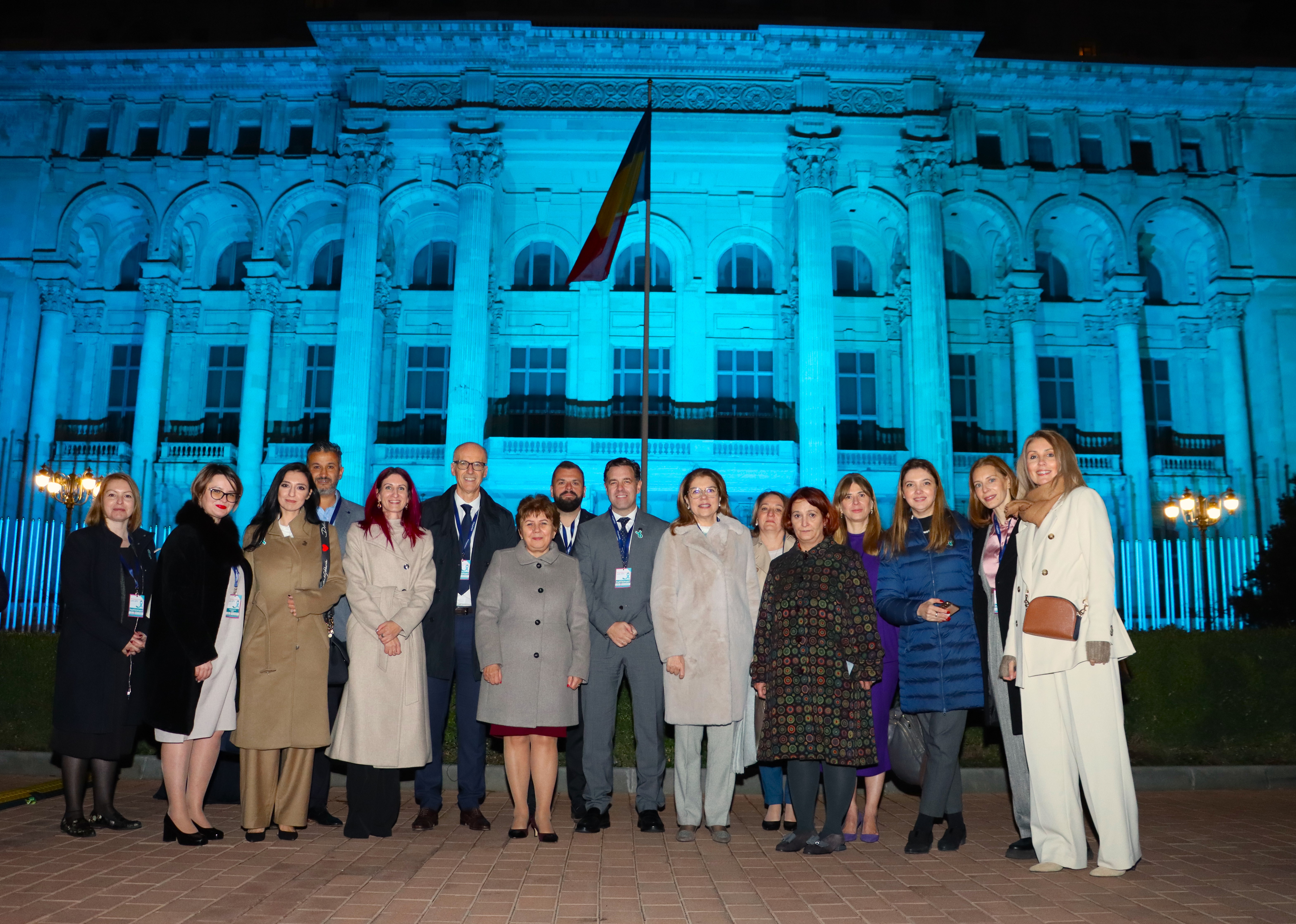 Fundaţia Renaşterea a marcat Ziua globală de eliminare a Cancerului de Col Uterin, iluminând în turcoaz Palatul Parlamentului