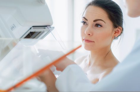 Mamografia 3D cu tomosinteză: tehnologia care creşte rata de detecţie a cancerului de sân cu 40%