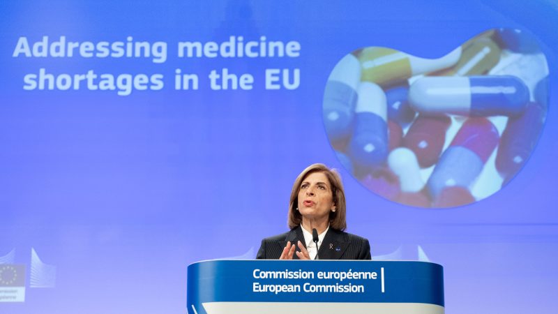 Comisia Europeană lansează o alianţă pentru remedierea penuriei de medicamente esenţiale