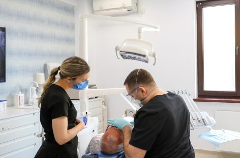 2 din 3 români intenţionează să meargă la dentist în 2024, cel mai mare procent din ultimii 6 ani