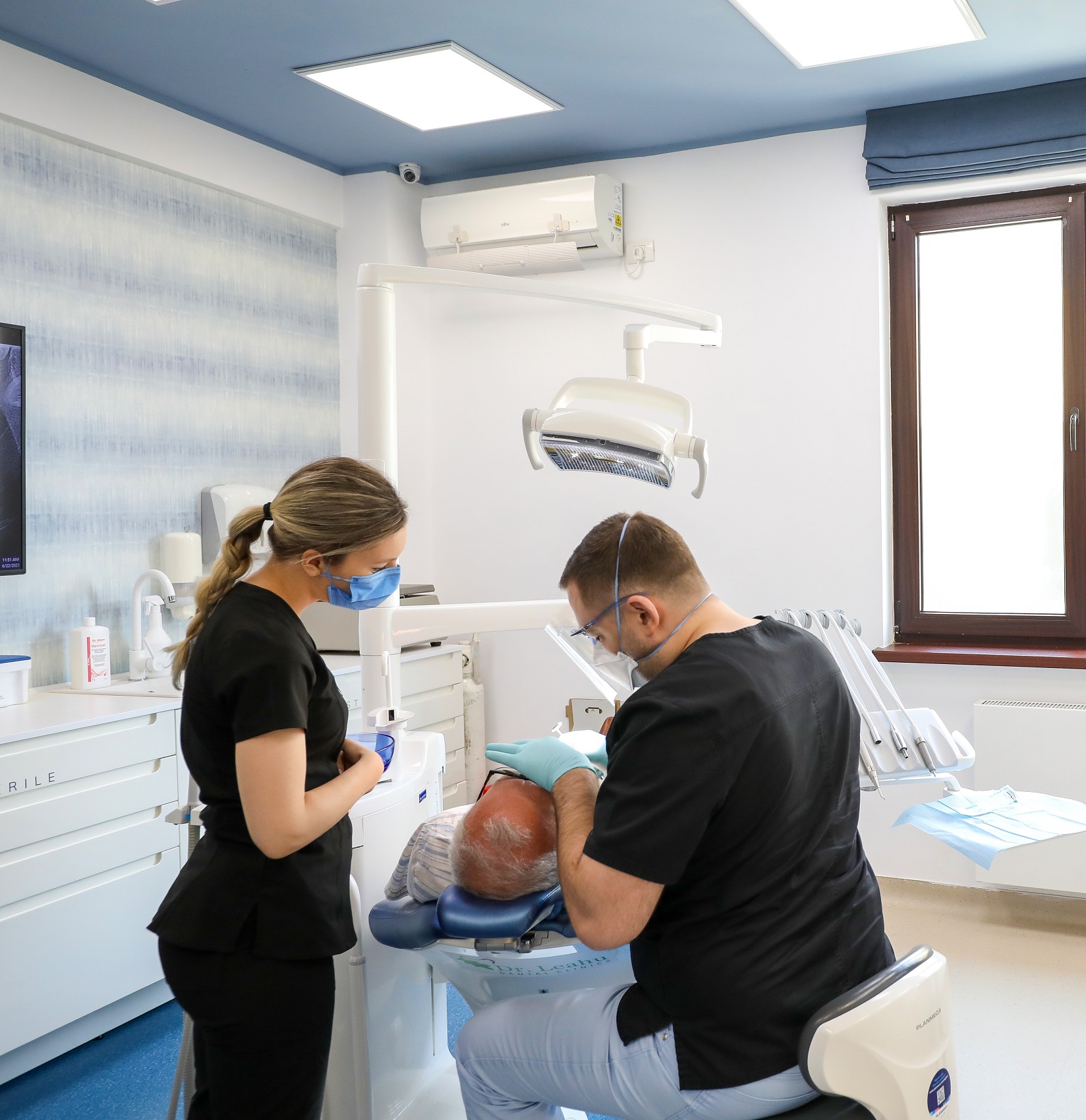 2 din 3 români intenţionează să meargă la dentist în 2024, cel mai mare procent din ultimii 6 ani