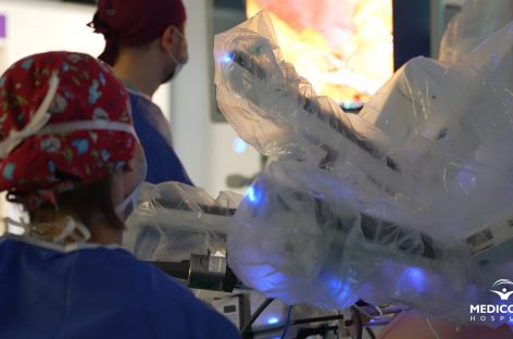 O nouă şansă la viaţă pentru un pacient de 61 de ani, printr-o intervenţie chirurgicală oncologică complexă, realizată robotic în premieră la Spitalul Medicover Cluj