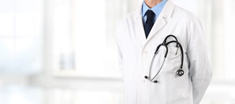 Patronatul Medicilor Specialişti cu Practică Independentă cer autorităţilor să renunţe la îngheţarea valorii punctului pe serviciu medical