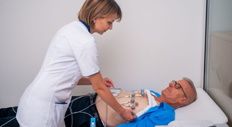 Potrivit experţilor, afecţiunile cardiace cresc riscul de demenţă