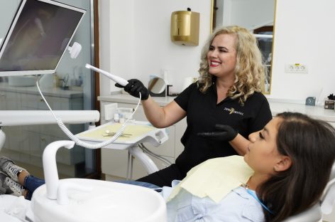 SONDAJ Deos Dental: Parodontoza a devenit cea mai răspândită boală în România, 80% dintre pacienţi riscând să îşi piardă dinţii în jurul vârstei de 40 de ani. Aproape 7 din 10 români merg la stomatolog doar în caz de urgenţă